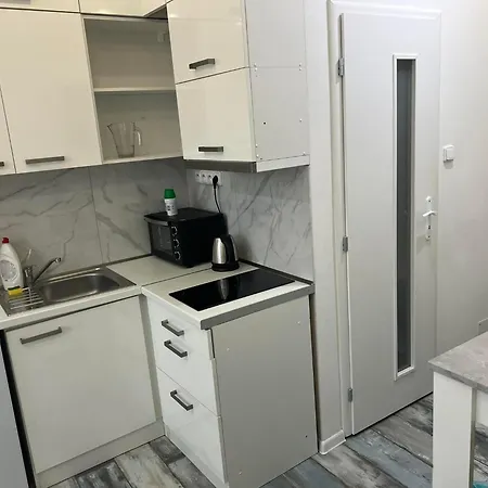 White Apartment, Kraskova 2, شقة براتسيلافا