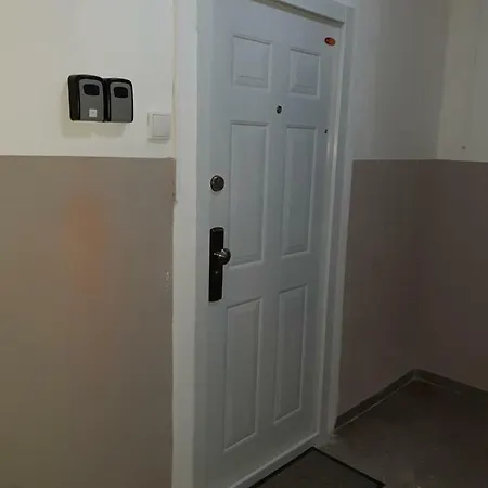 White Apartment, Kraskova 2, براتسيلافا